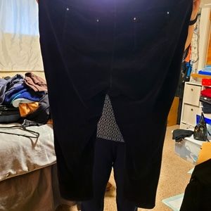 4X 30/32W Catherine's Black Jeans with back pockets.